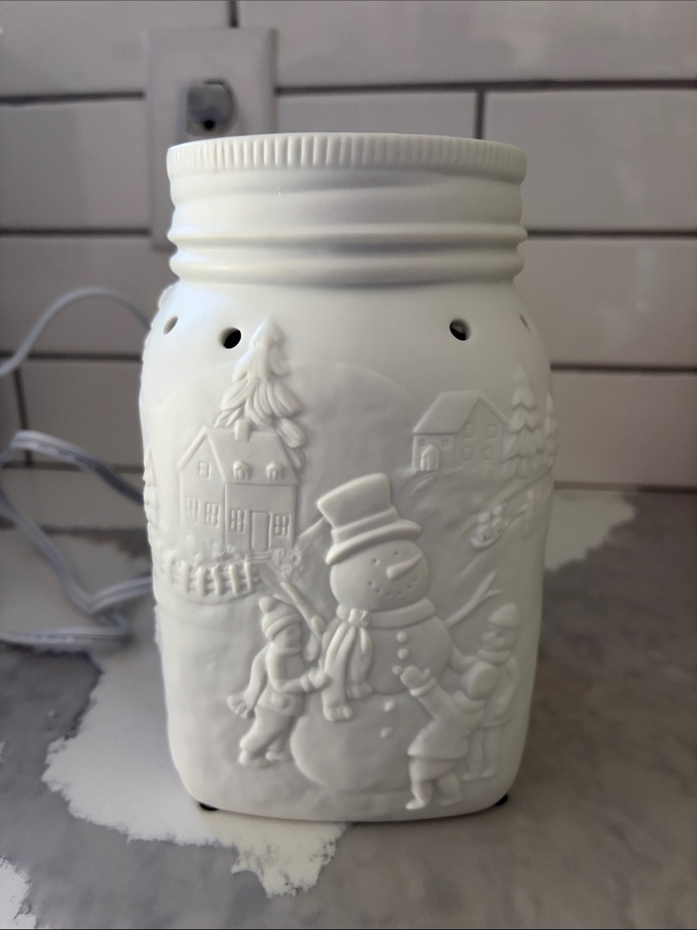 Scentsy ‘Let It Snow’ White Ceramic Snowman Christmas Mason Jar Warmer w/ Box - Picture 6 of 13